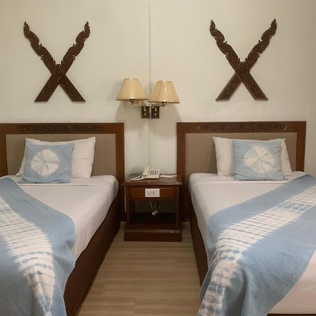 Maeyom Palace Hotel Phrae Exterior photo