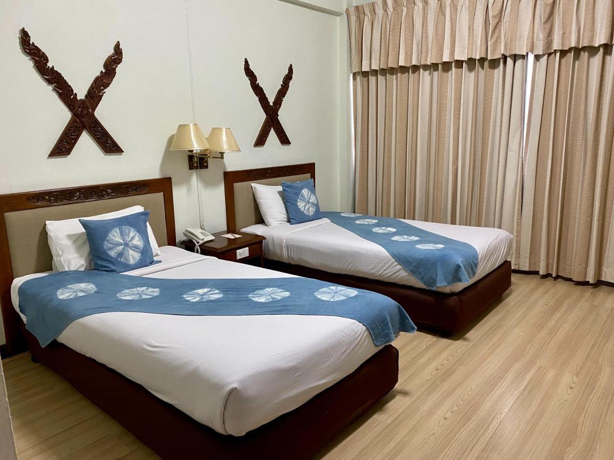 Maeyom Palace Hotel Phrae Exterior photo
