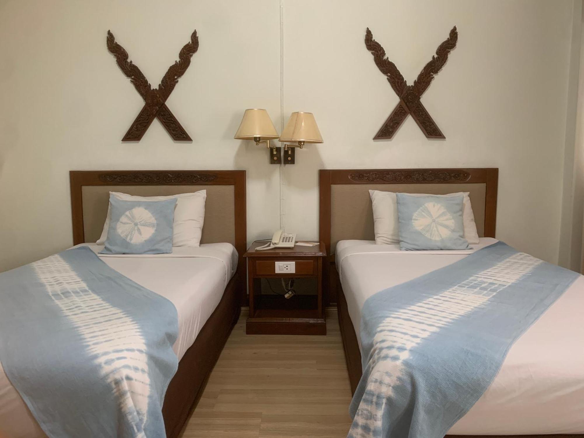 Maeyom Palace Hotel Phrae Exterior photo