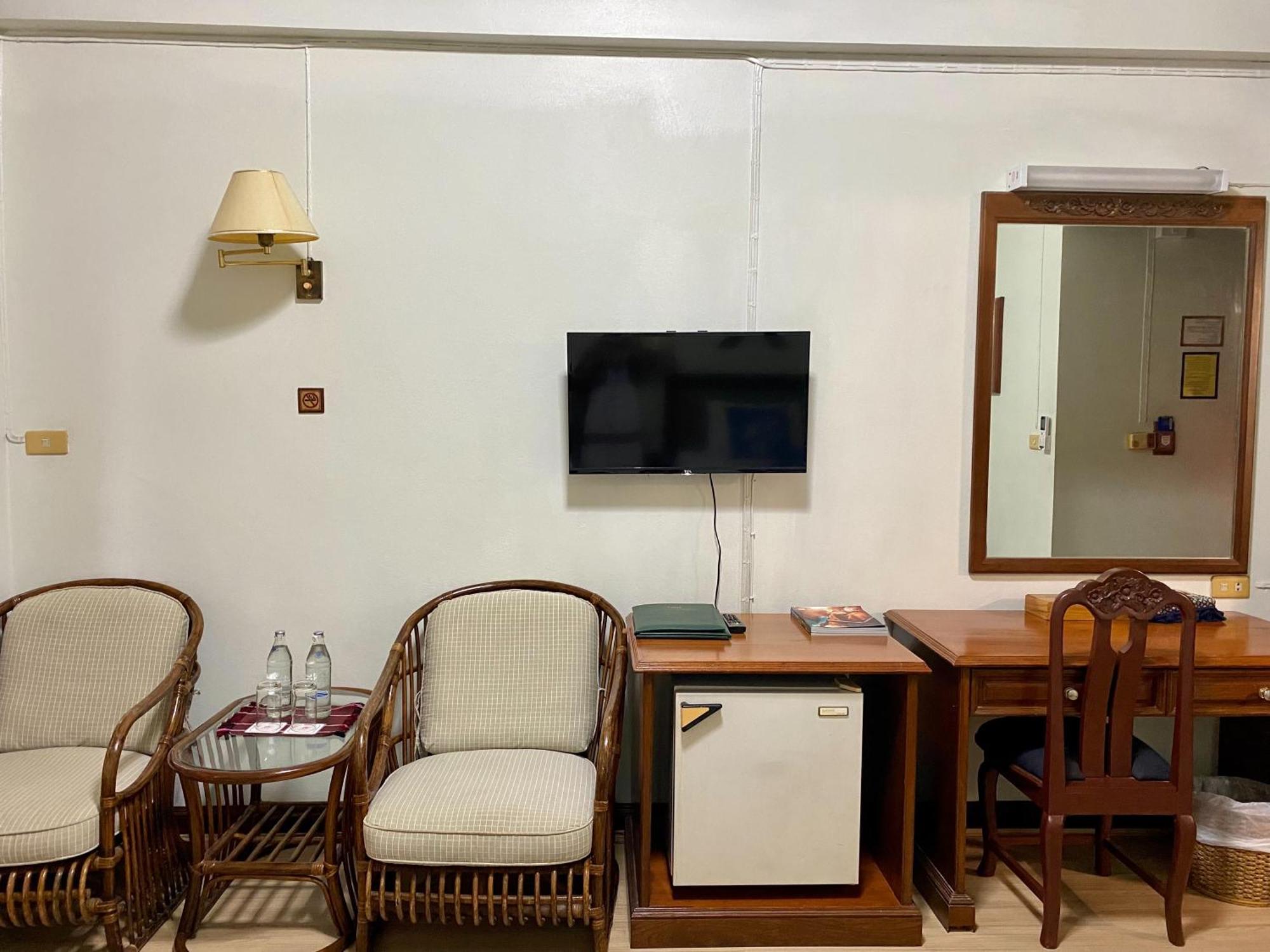 Maeyom Palace Hotel Phrae Exterior photo