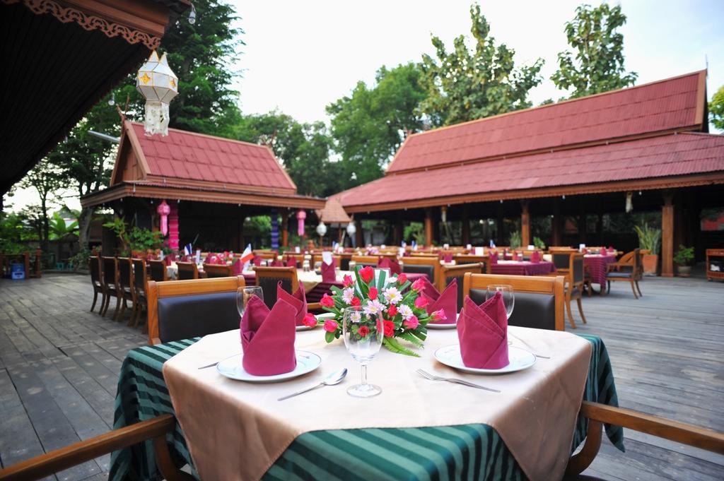Maeyom Palace Hotel Phrae Exterior photo