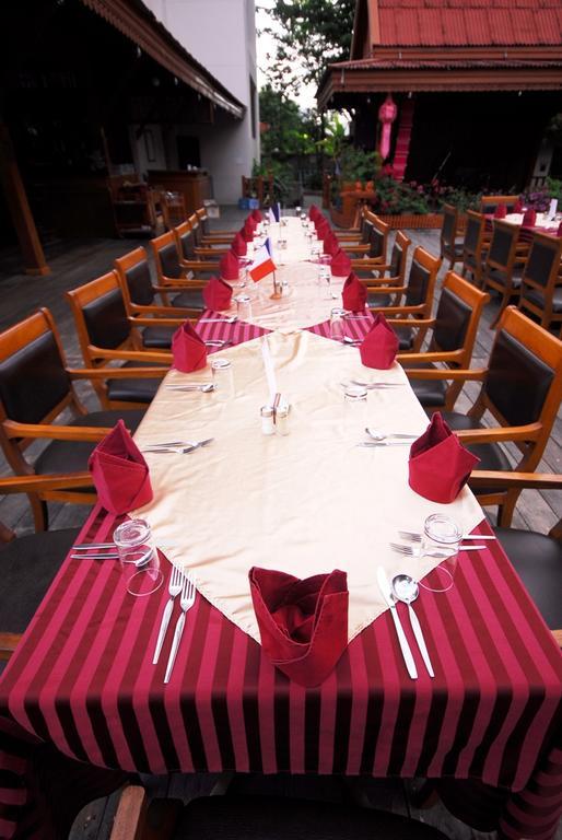 Maeyom Palace Hotel Phrae Exterior photo