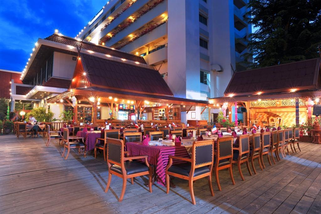 Maeyom Palace Hotel Phrae Exterior photo