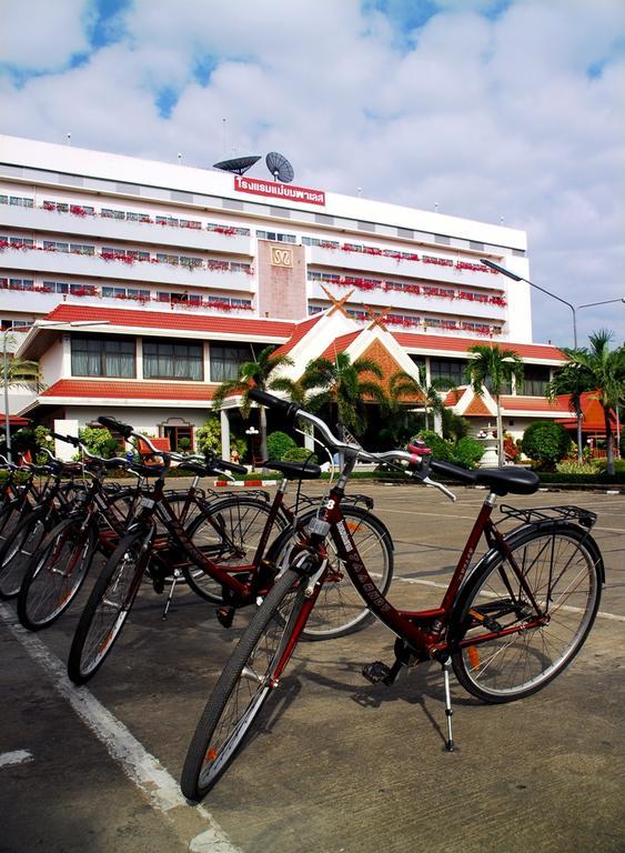 Maeyom Palace Hotel Phrae Exterior photo